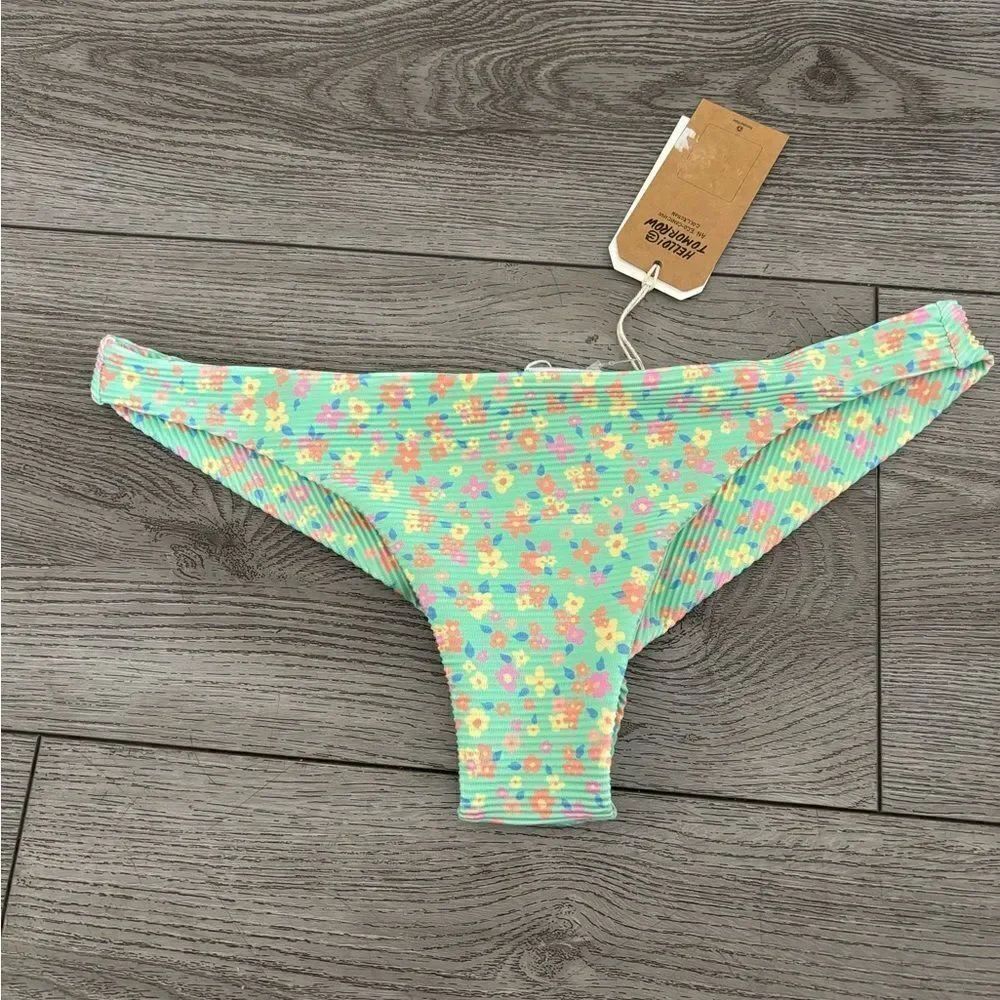 Billabong woman’s floral bikini bottom